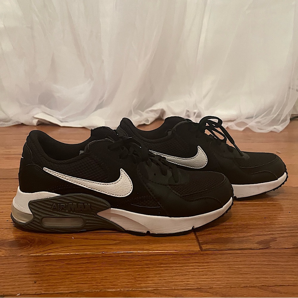BLACK NIKE AIR MAX EXCEE (SIZE 7.5 WMNS)